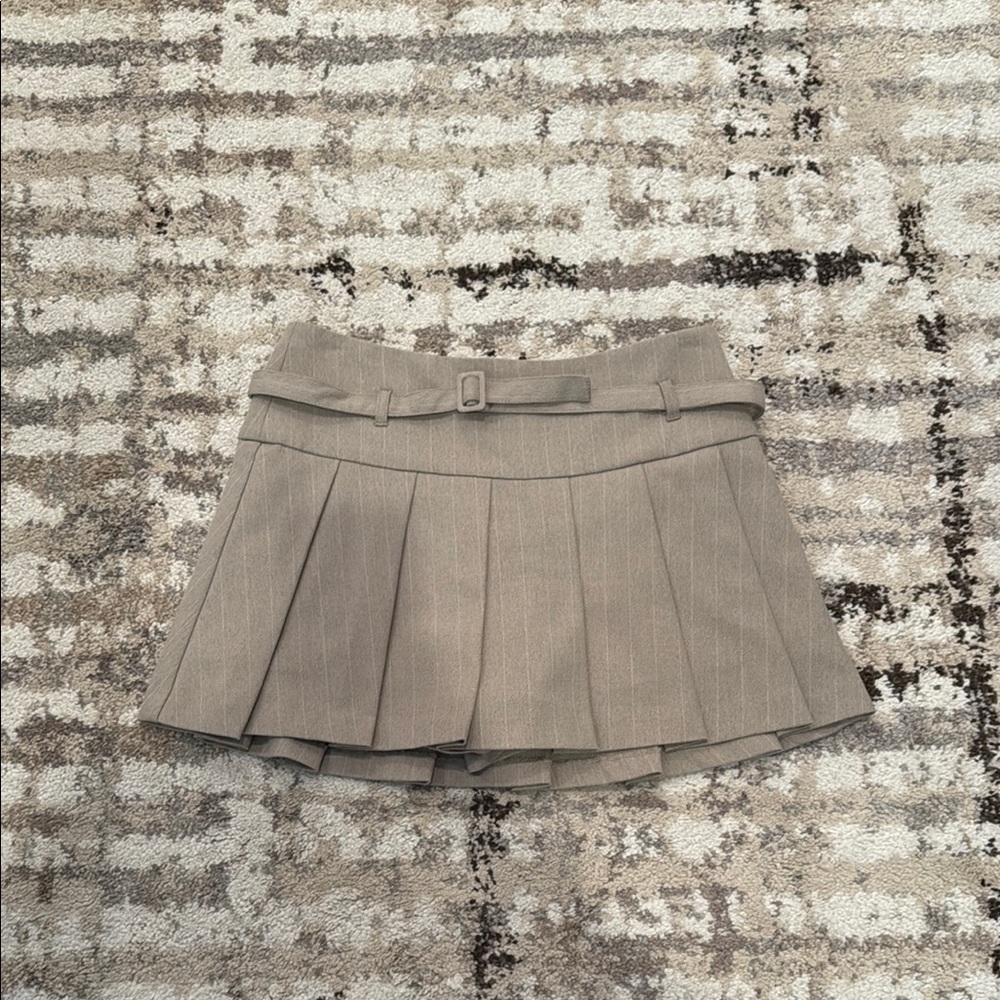 Dynamite Gray Pleated Skater Mini Skirt